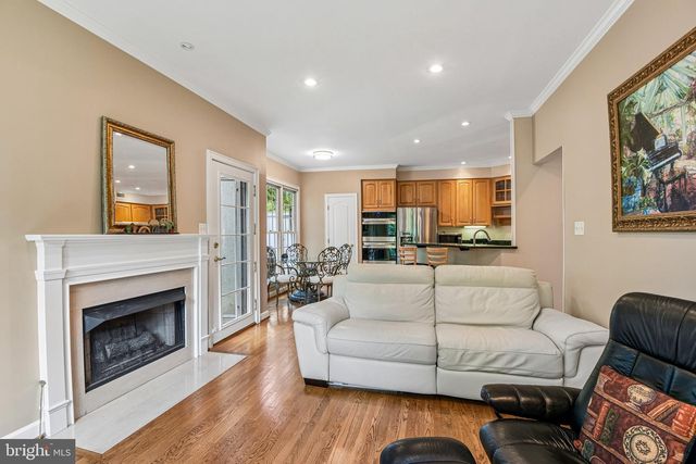 4014 DOGBERRY LN, Fairfax, VA 22033