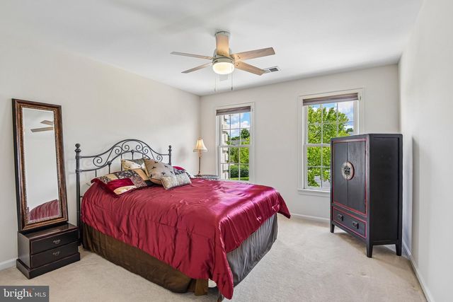 4014 DOGBERRY LN, Fairfax, VA 22033