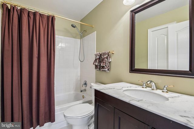 4014 DOGBERRY LN, Fairfax, VA 22033