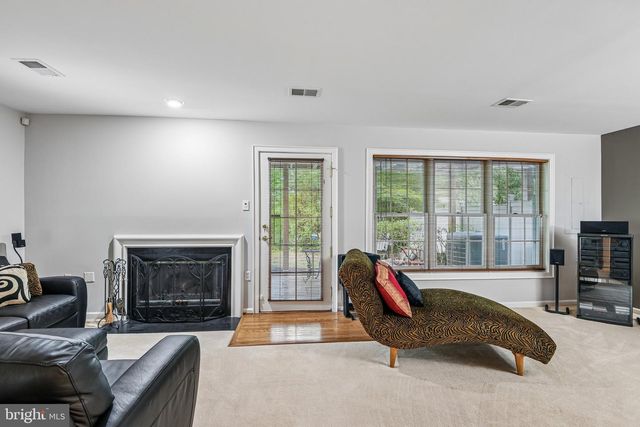 4014 DOGBERRY LN, Fairfax, VA 22033