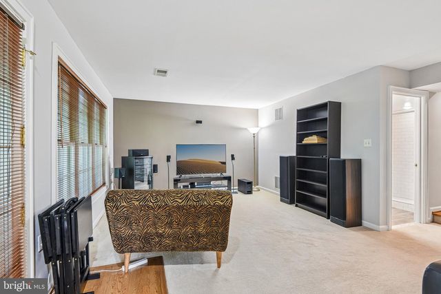4014 DOGBERRY LN, Fairfax, VA 22033