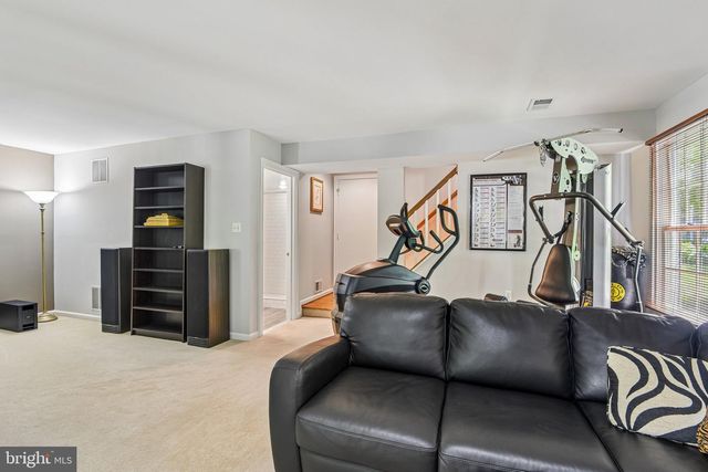 4014 DOGBERRY LN, Fairfax, VA 22033