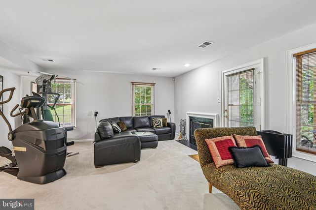 4014 DOGBERRY LN, Fairfax, VA 22033