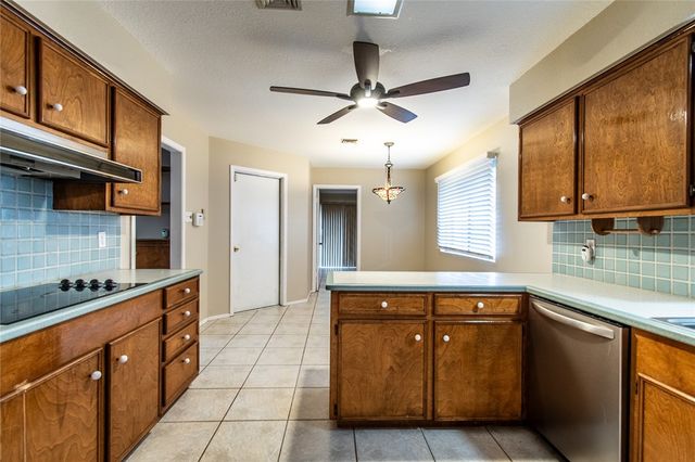 5010 Royalton Dr, Corpus Christi, TX 78413