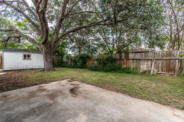 5010 Royalton Dr, Corpus Christi, TX 78413