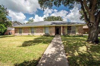 5010 Royalton Dr, Corpus Christi, TX 78413