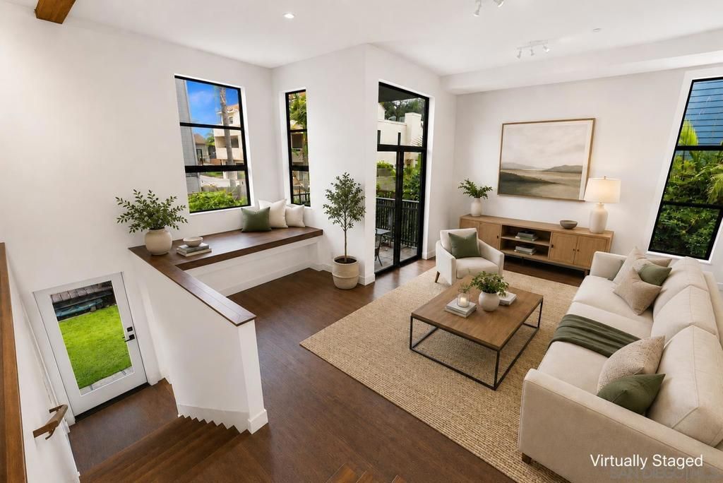 Image 8 of property listing at 385 Juniper, Carlsbad, CA 92008