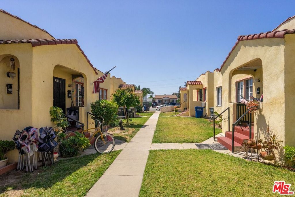Image 1 of property listing at 562 S Fetterly Ave, Los Angeles, CA 90022