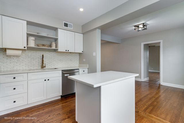 10072 Drury Lane, Westchester, IL 60154
