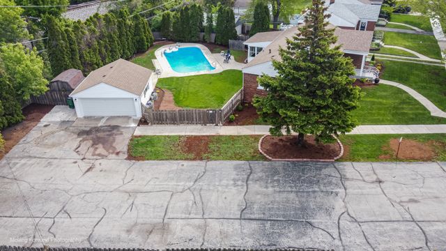 10072 Drury Lane, Westchester, IL 60154