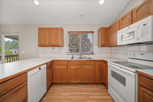 7602 N Old Fort Dr, Spokane, WA 99208
