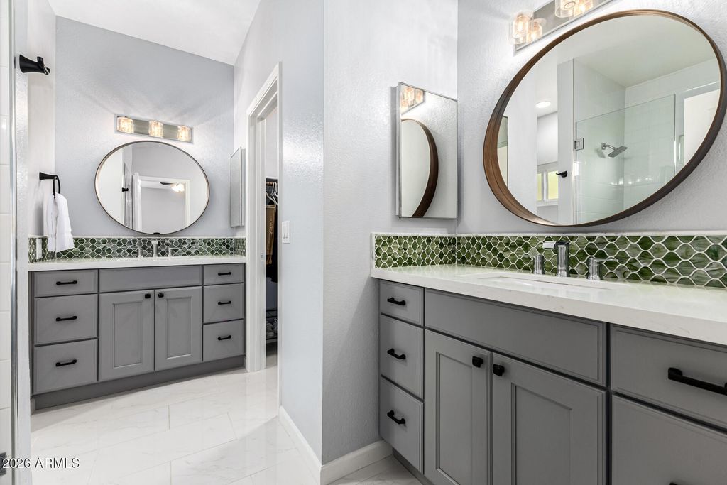 Image 15 of property listing at 2330 W MYRTLE Drive, Chandler, AZ 85248