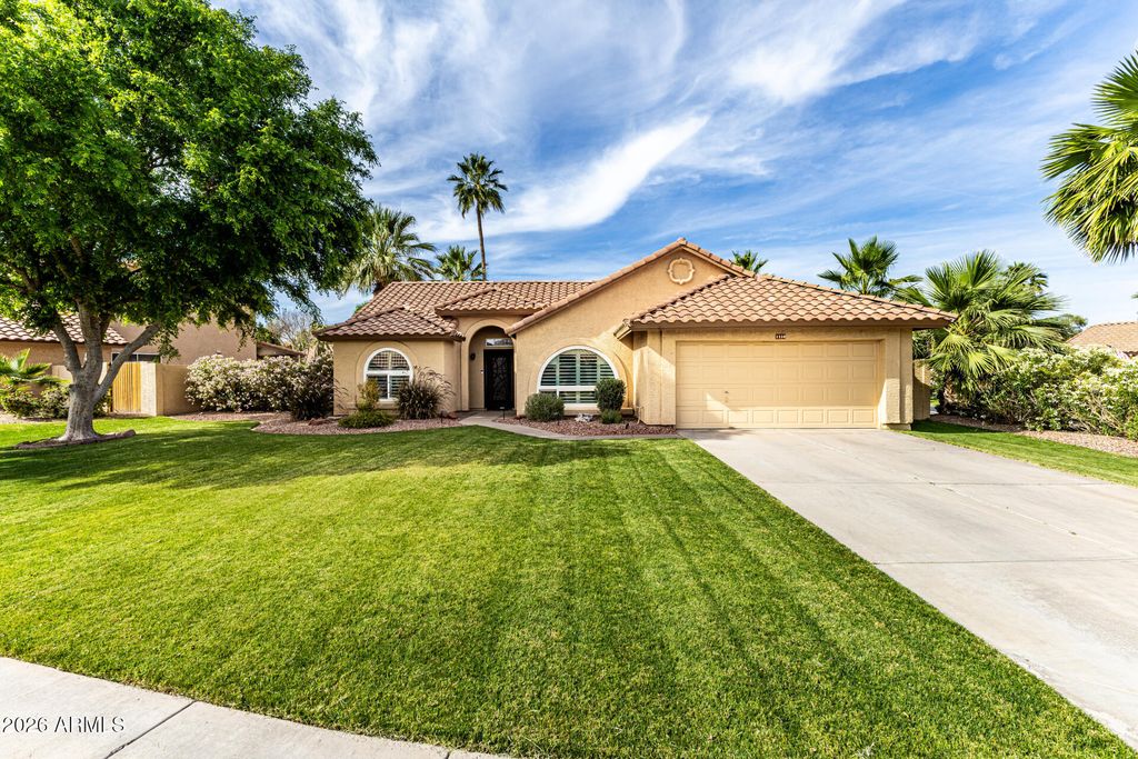 Image 4 of property listing at 2330 W MYRTLE Drive, Chandler, AZ 85248