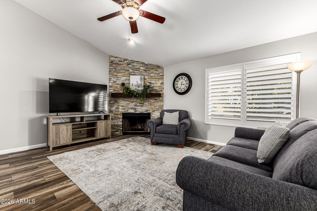 Image 6 of property listing at 2330 W MYRTLE Drive, Chandler, AZ 85248