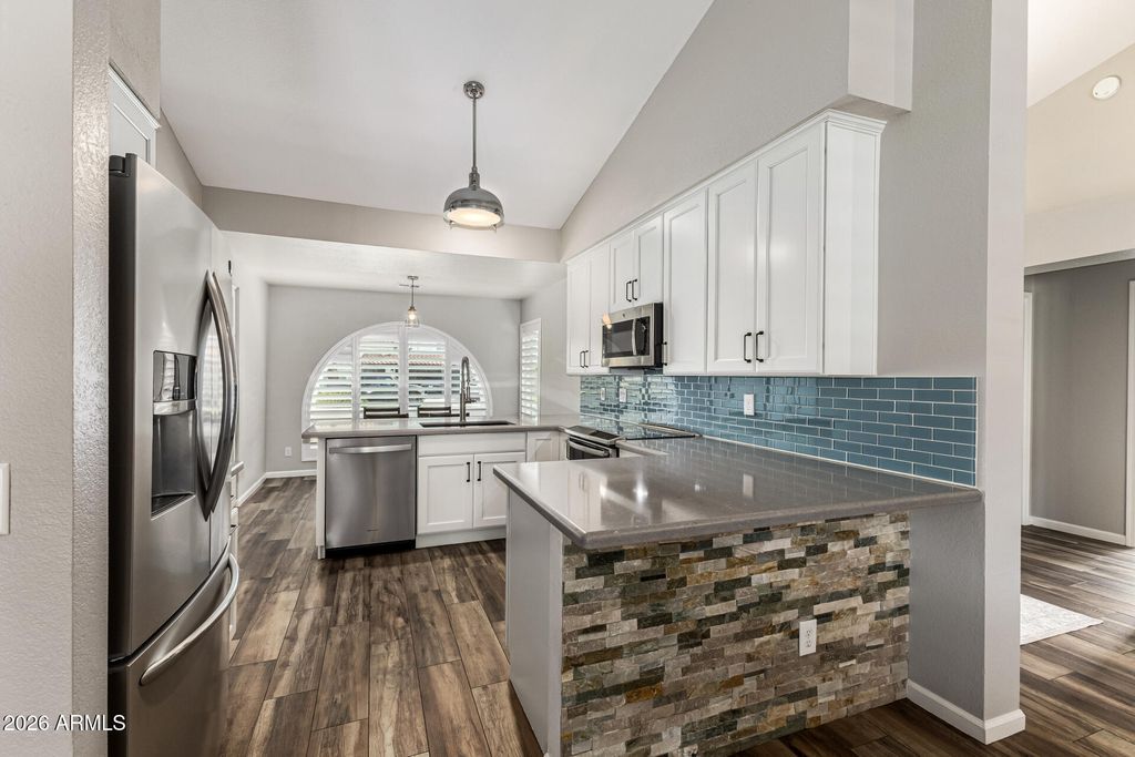 Image 8 of property listing at 2330 W MYRTLE Drive, Chandler, AZ 85248