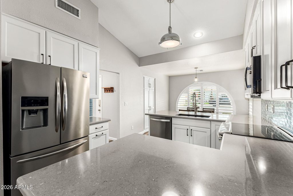 Image 9 of property listing at 2330 W MYRTLE Drive, Chandler, AZ 85248