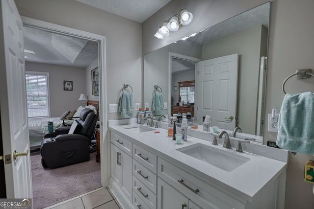 727 Jacoby Drive, Loganville, GA 30052