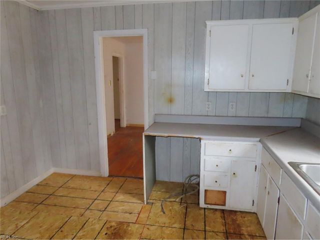 108 Evergreen CIR, Seaford, VA 23696