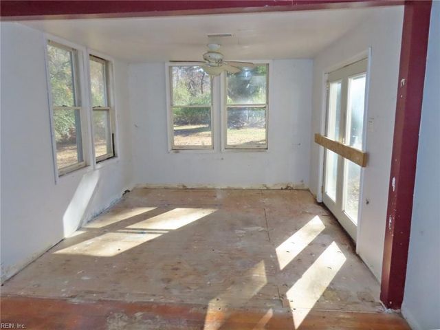 108 Evergreen CIR, Seaford, VA 23696