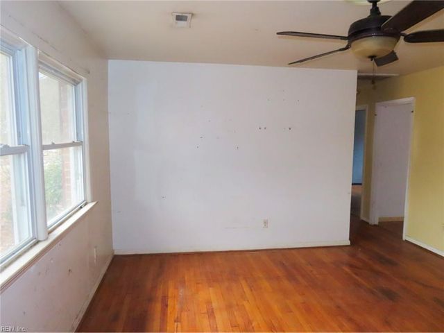 108 Evergreen CIR, Seaford, VA 23696