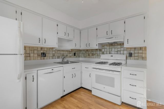 38 Foxhall Common, Middlesex, NJ 08846