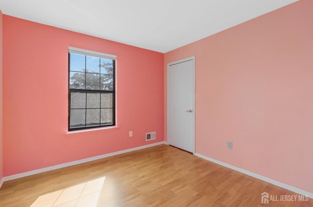 38 Foxhall Common, Middlesex, NJ 08846