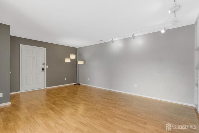 38 Foxhall Common, Middlesex, NJ 08846
