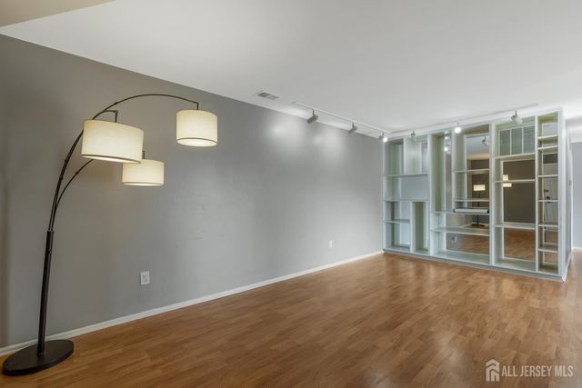 38 Foxhall Common, Middlesex, NJ 08846