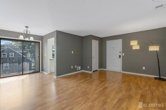 38 Foxhall Common, Middlesex, NJ 08846