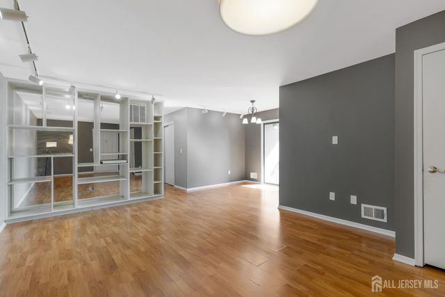 38 Foxhall Common, Middlesex, NJ 08846