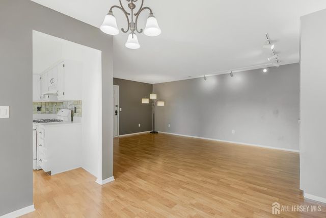 38 Foxhall Common, Middlesex, NJ 08846