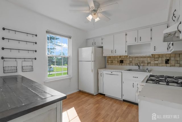 38 Foxhall Common, Middlesex, NJ 08846