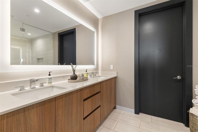 5120 MARINA WAY 16002, Tampa, FL 33611