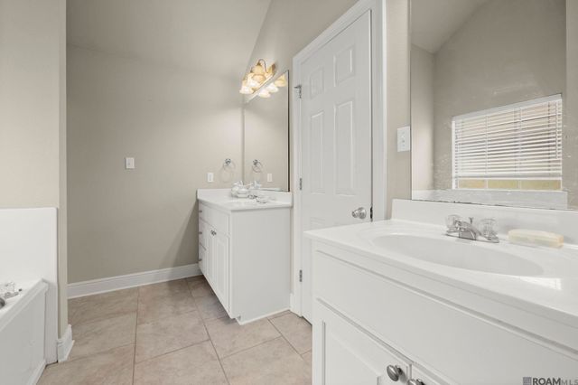 37036 Rivergate Ave, Geismar, LA 70734