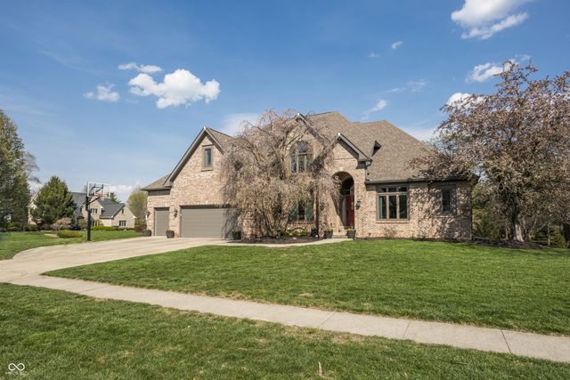 9904 Oak Ridge Drive, Zionsville, IN 46077