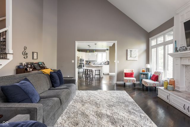 9904 Oak Ridge Drive, Zionsville, IN 46077