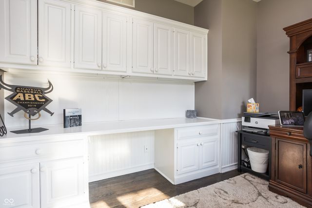 9904 Oak Ridge Drive, Zionsville, IN 46077