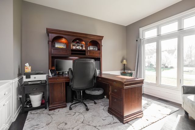 9904 Oak Ridge Drive, Zionsville, IN 46077