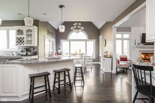9904 Oak Ridge Drive, Zionsville, IN 46077