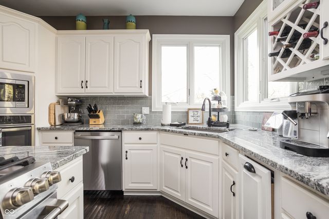 9904 Oak Ridge Drive, Zionsville, IN 46077