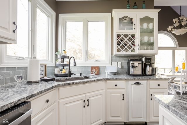 9904 Oak Ridge Drive, Zionsville, IN 46077