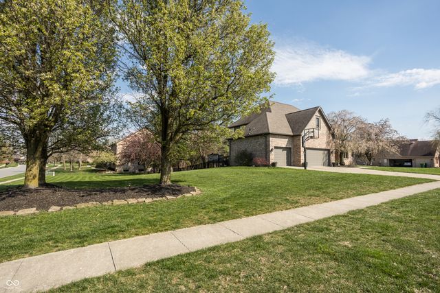 9904 Oak Ridge Drive, Zionsville, IN 46077