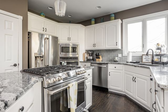 9904 Oak Ridge Drive, Zionsville, IN 46077