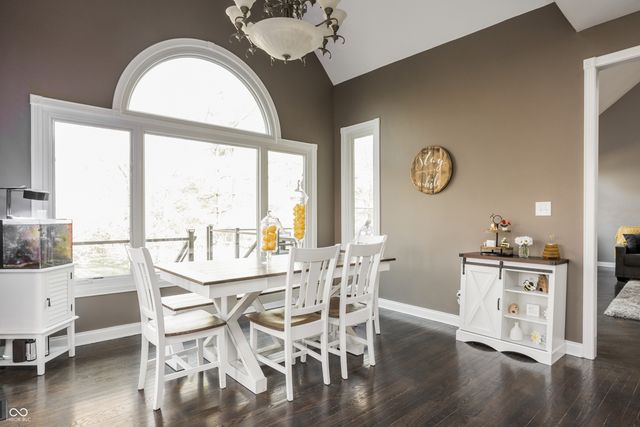 9904 Oak Ridge Drive, Zionsville, IN 46077