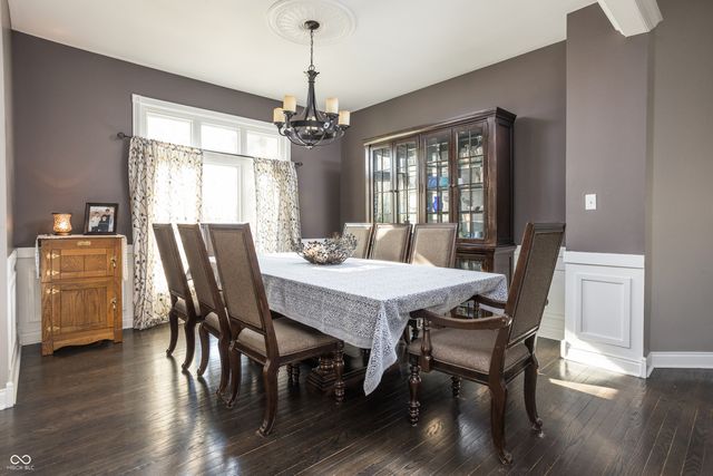 9904 Oak Ridge Drive, Zionsville, IN 46077