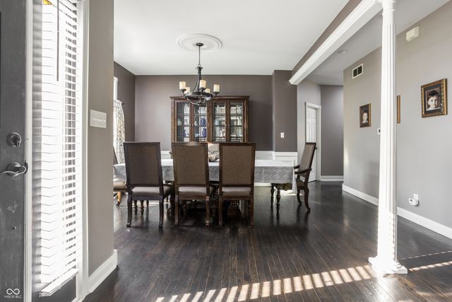9904 Oak Ridge Drive, Zionsville, IN 46077