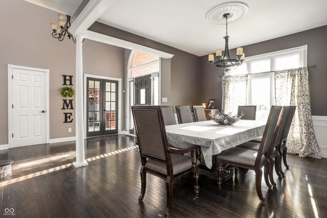 9904 Oak Ridge Drive, Zionsville, IN 46077