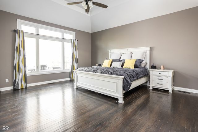 9904 Oak Ridge Drive, Zionsville, IN 46077