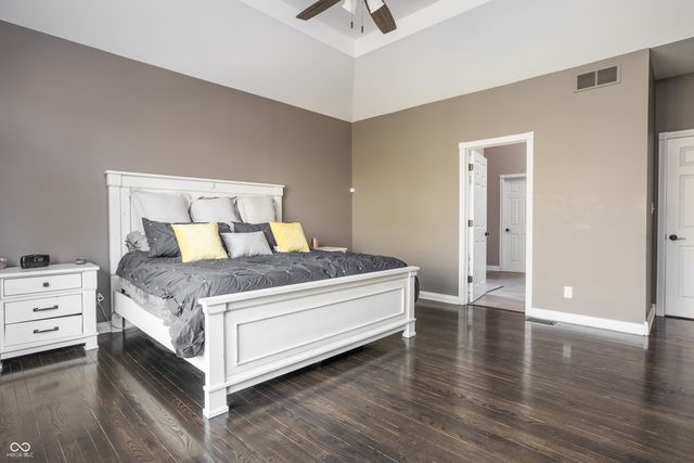 9904 Oak Ridge Drive, Zionsville, IN 46077