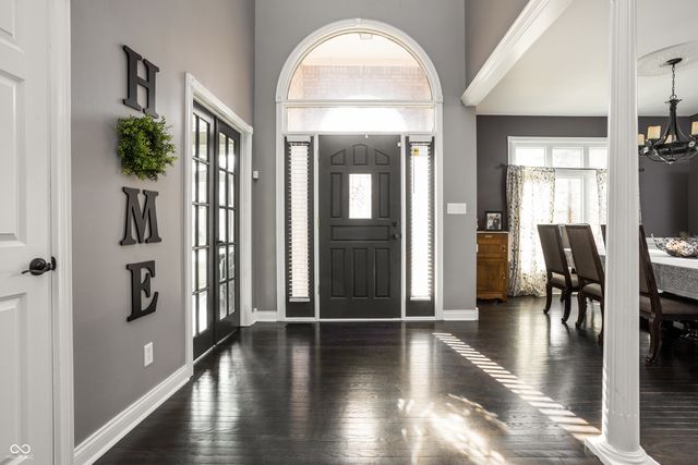 9904 Oak Ridge Drive, Zionsville, IN 46077